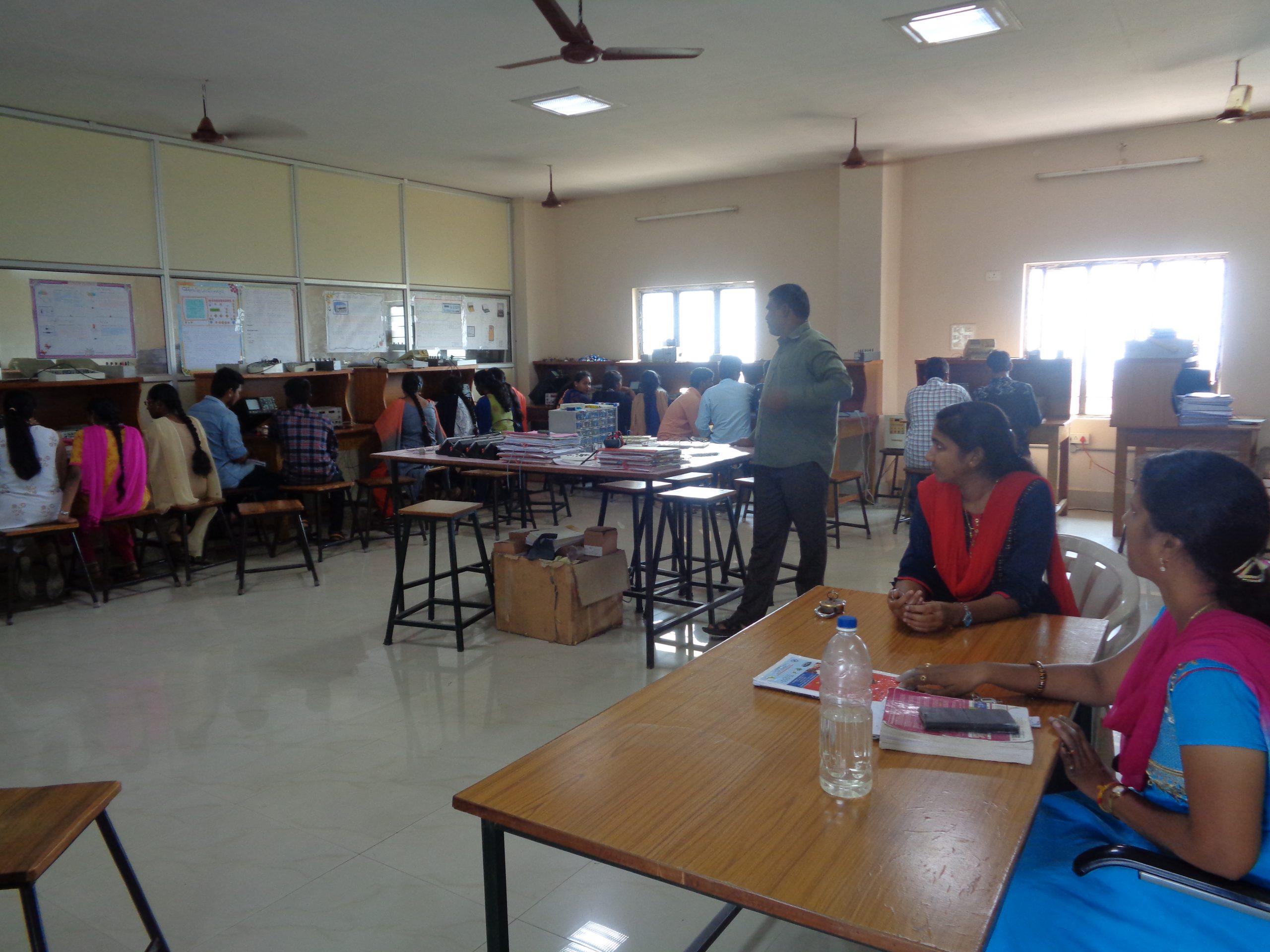 Pulse & Digital Circuits Lab