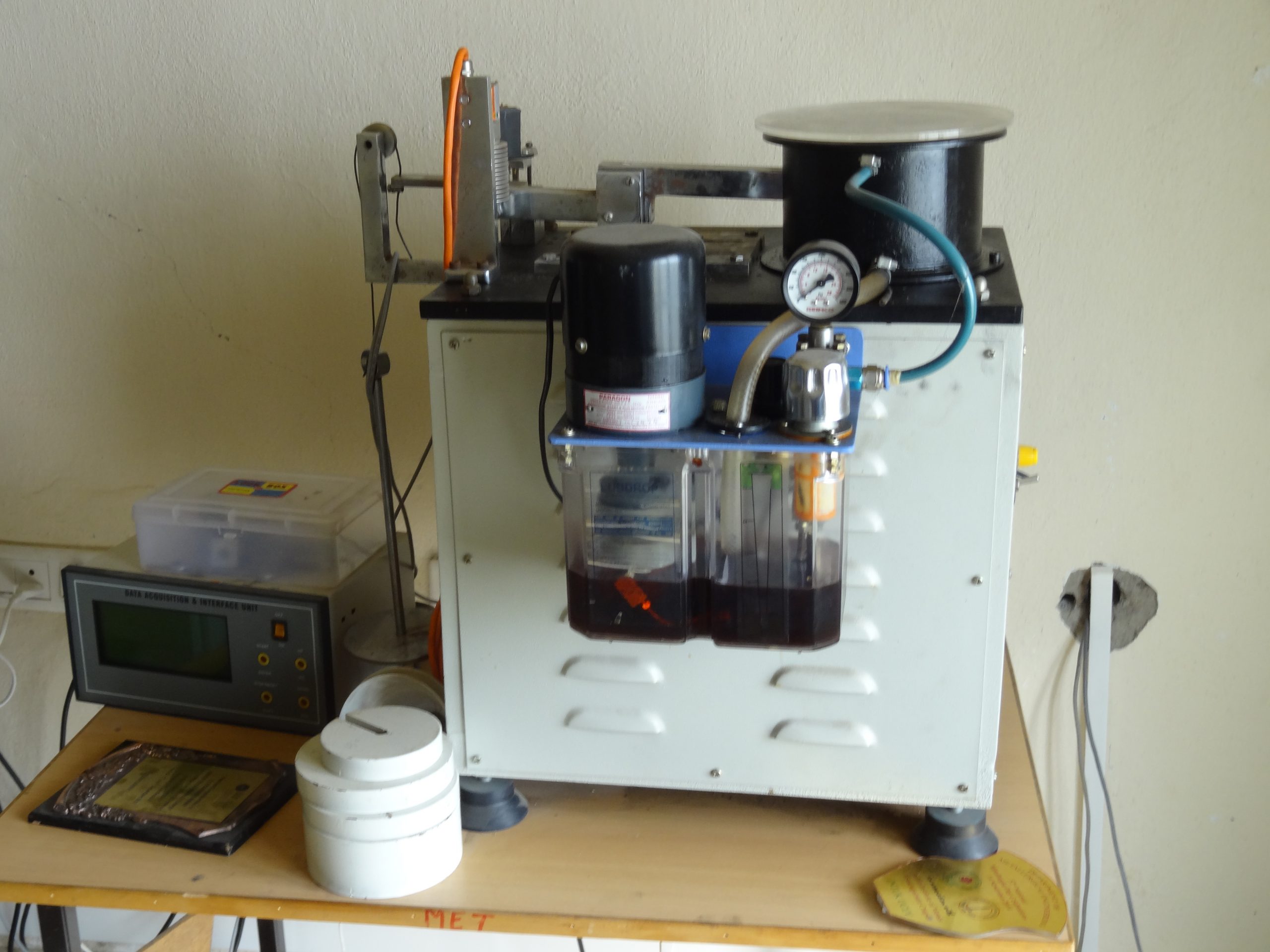 Pin on disc wear testing machine